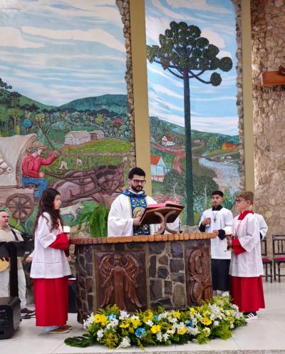 A Casa da Mãe Aparecida ficou pequena na segunda celebração da manhã em Laranjeiras do Sul
